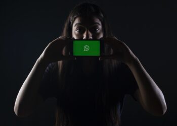 how scammers hack whatsapp