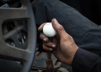 bad habits when driving a manual car