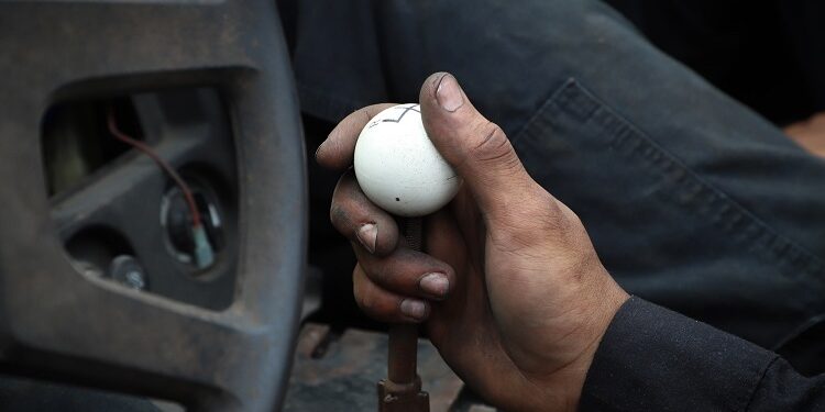 bad habits when driving a manual car